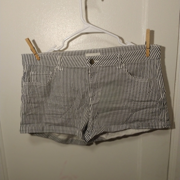 H&M Pants - HM vertical striped shorts